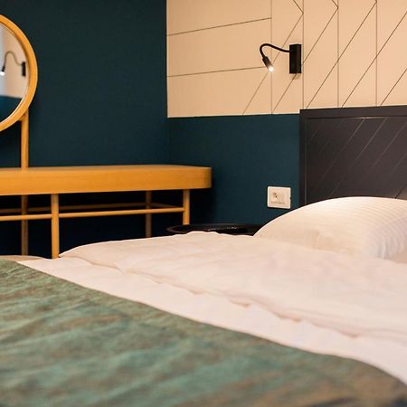 Benelux Hotel Печ Екстериор снимка