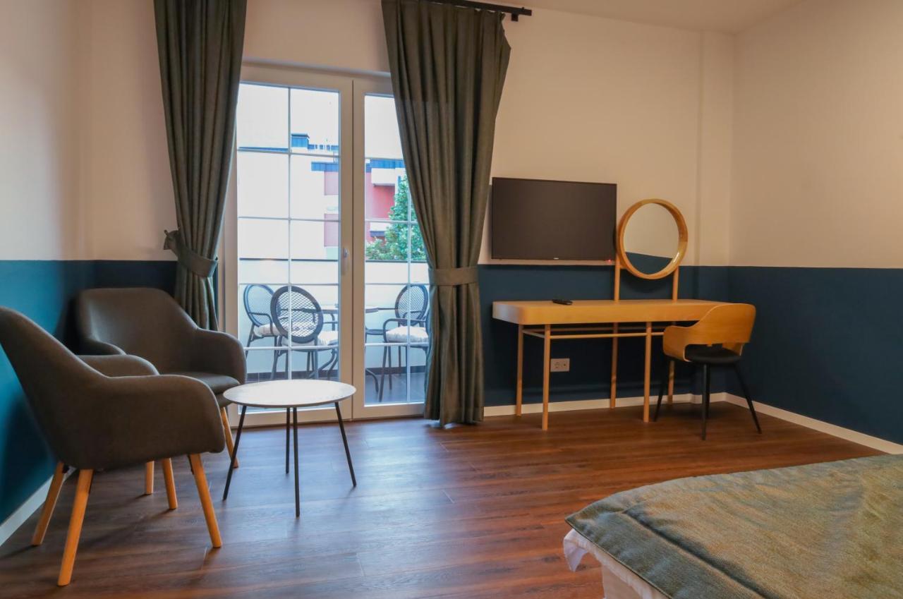 Benelux Hotel Печ Екстериор снимка