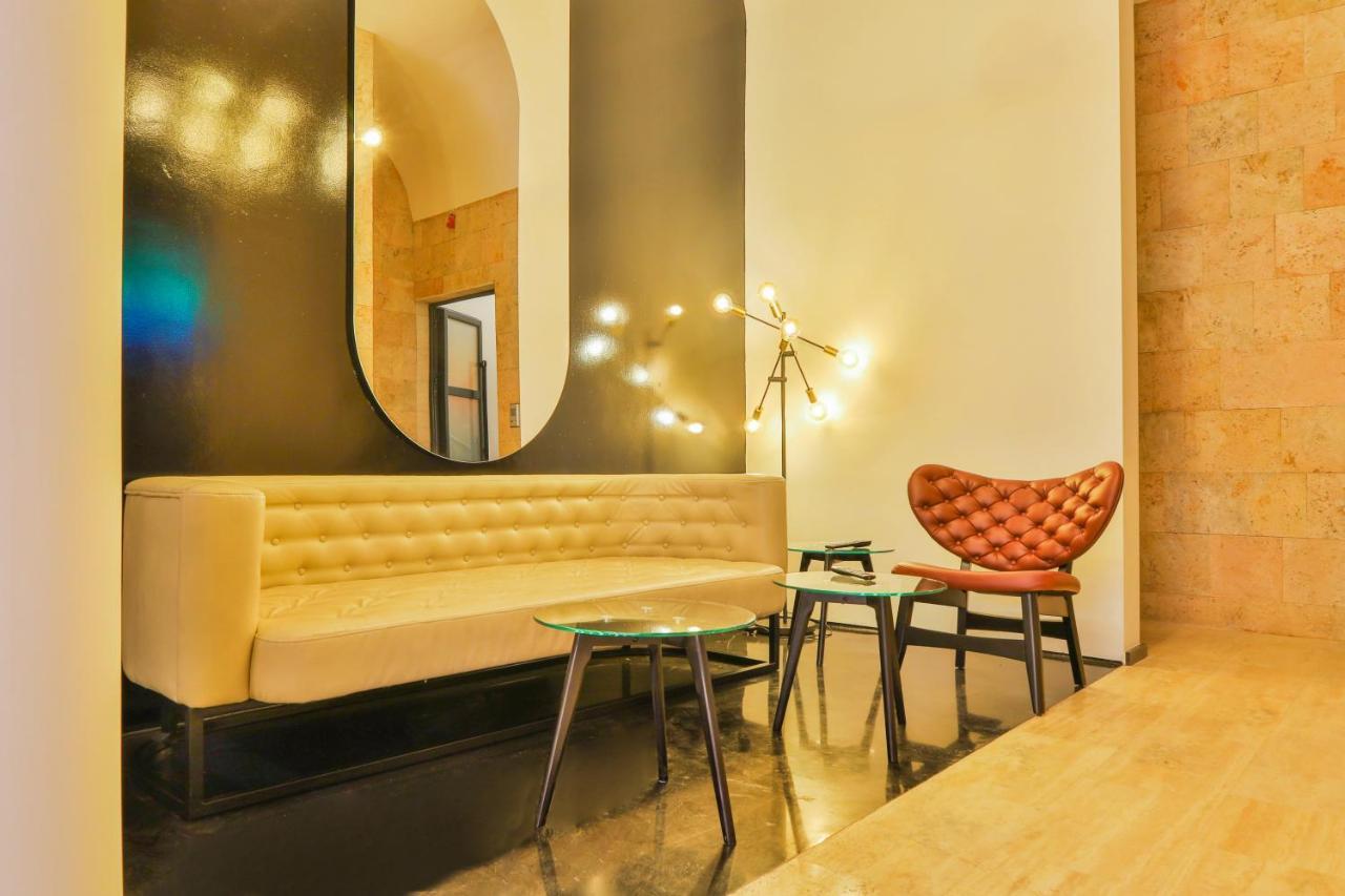 Benelux Hotel Печ Екстериор снимка