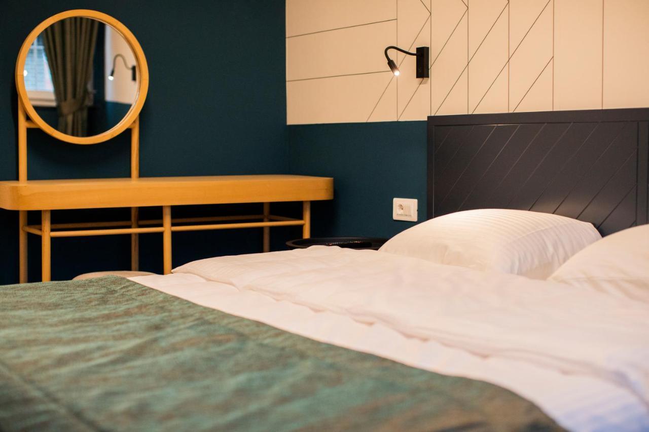 Benelux Hotel Печ Екстериор снимка