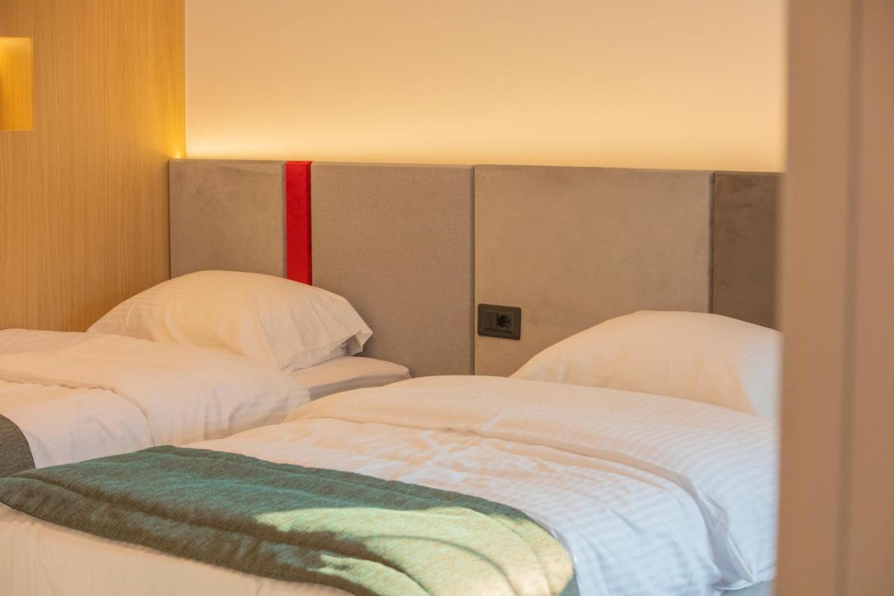 Benelux Hotel Печ Екстериор снимка