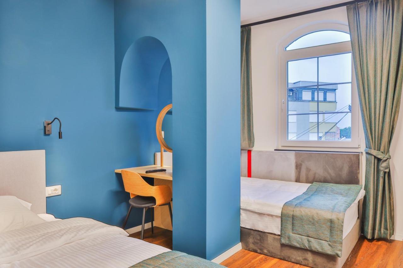 Benelux Hotel Печ Екстериор снимка