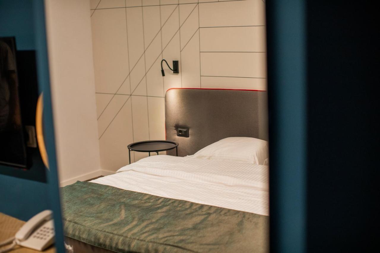 Benelux Hotel Печ Екстериор снимка