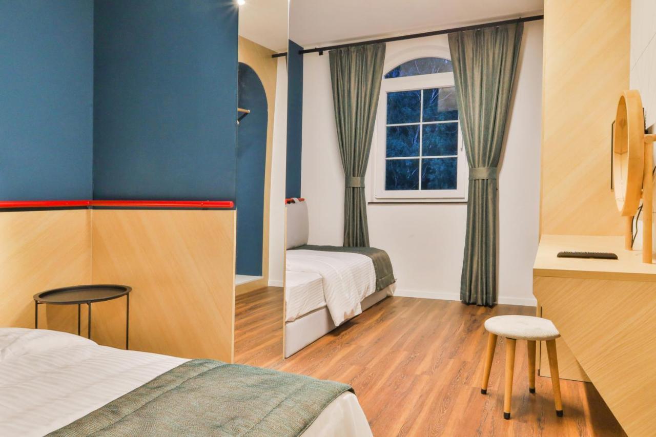 Benelux Hotel Печ Екстериор снимка