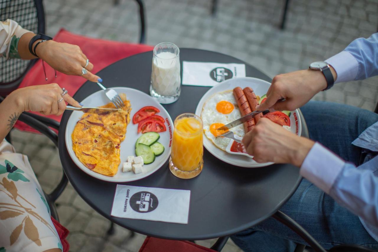 Benelux Hotel Печ Екстериор снимка